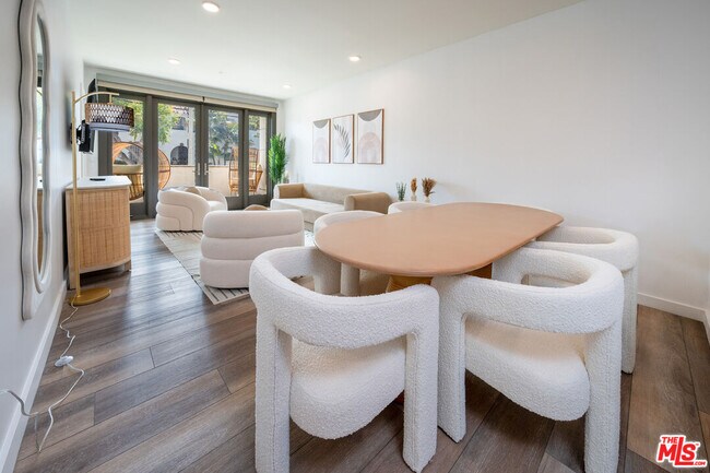 Building Photo - 1070 S Bedford St