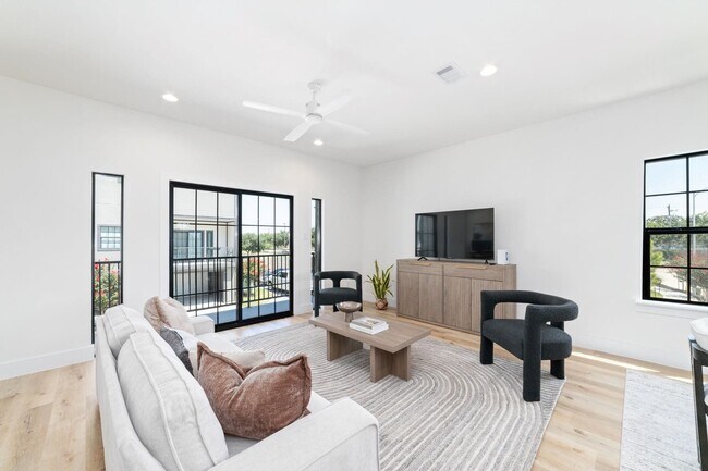 Building Photo - 11923 N Hoa Sen Cir