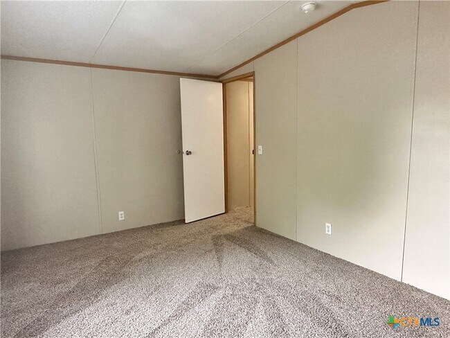 Building Photo - 208 Picasso Dr