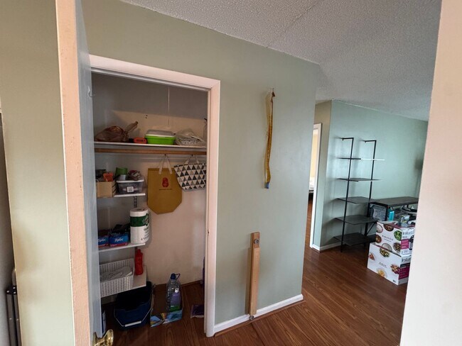 Building Photo - 2 Bed 1 Bath