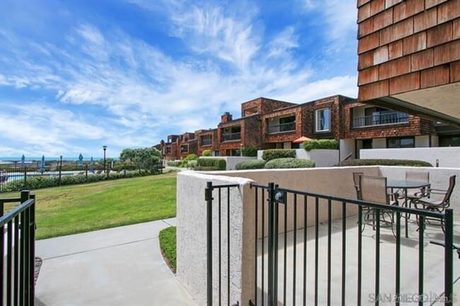 Building Photo - 2249 Del Mar Scenic Pkwy