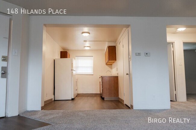 Building Photo - Move in special! First month free rent!