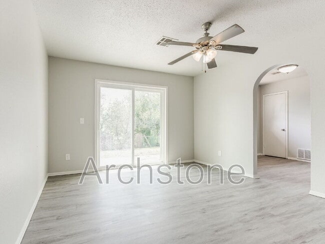 Building Photo - 4501 Meadowvale Dr