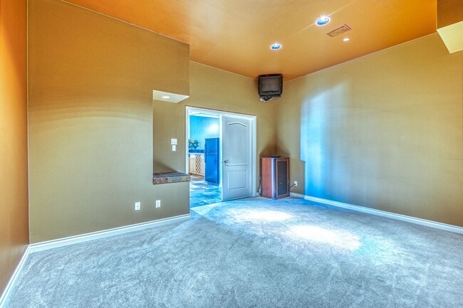 Building Photo - Mercer Island Waterfront Home