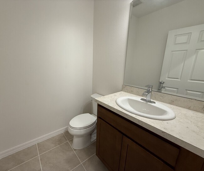 Building Photo - 215 Glass Onion Dr