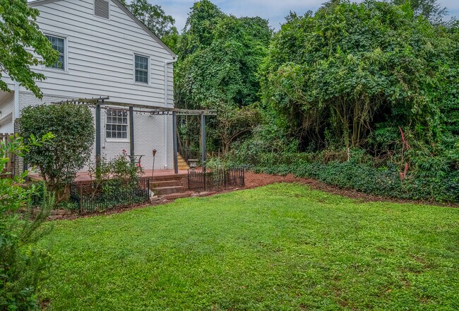 Building Photo - 114 Newman St