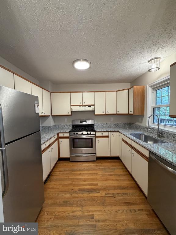 Building Photo - 218 Tudor Dr