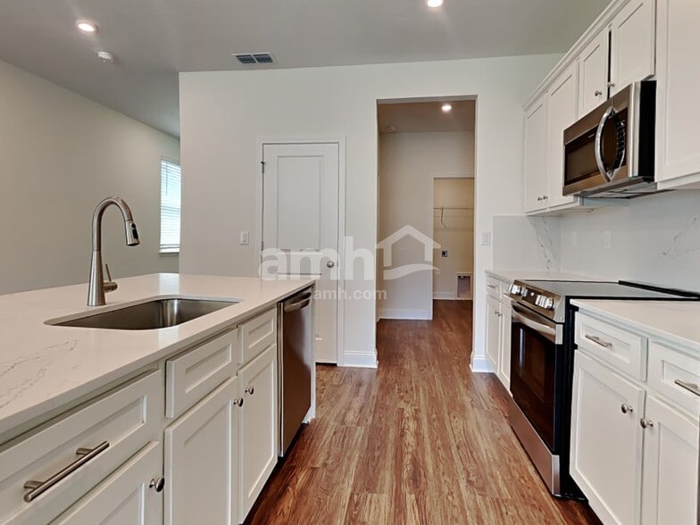 Building Photo - 299 Onate Cir