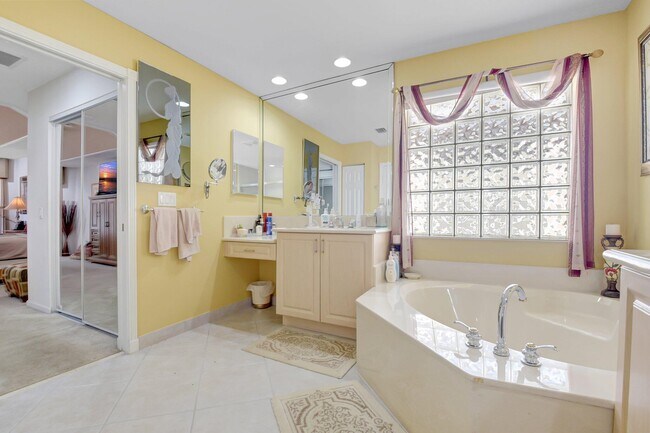Building Photo - 9798 Casa Mar Dr