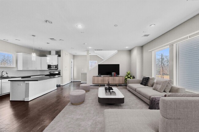 Building Photo - 2632 Bastrop St