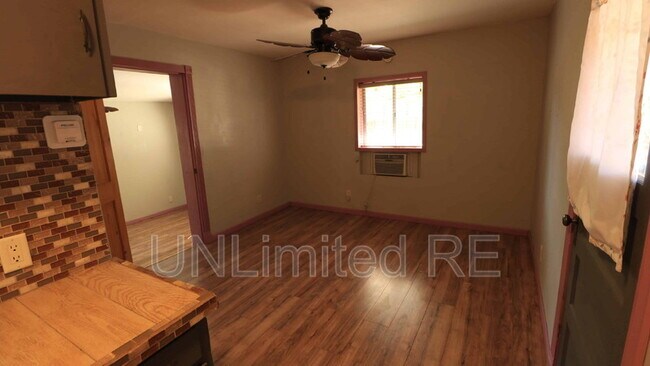 Building Photo - 1717 Cottonwood Ave