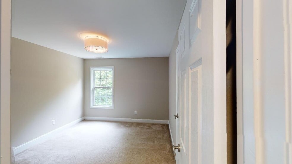 Building Photo - 425 New Parkside Dr