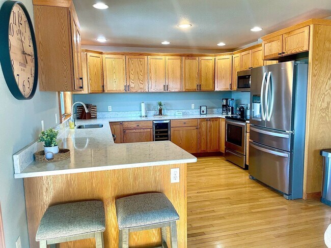 Building Photo - 3 Bed, 2 Bath Duplex in Hillsboro