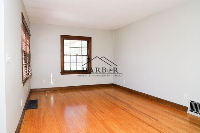 Building Photo - 3 Bedroom Single Family Home in SE Rochest...