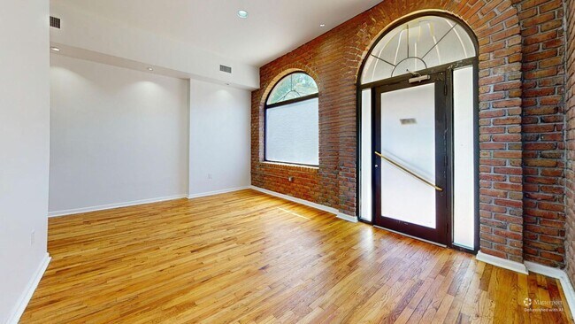 Building Photo - 436 Graham Ave