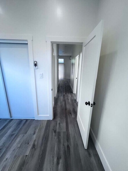 Building Photo - 724 37th St