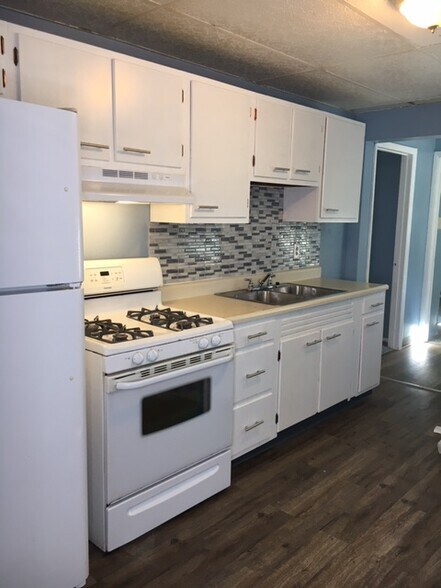 Kitchen - 38 Greeley St