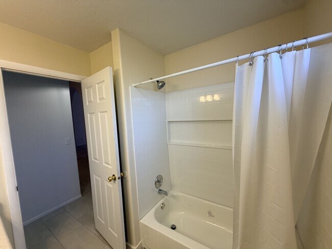 Building Photo - 204 N 2000 E