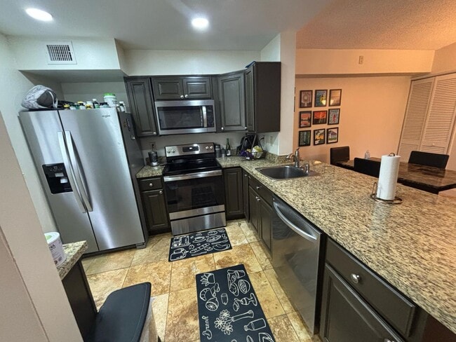 Building Photo - 2741 S Oakland Forest Dr