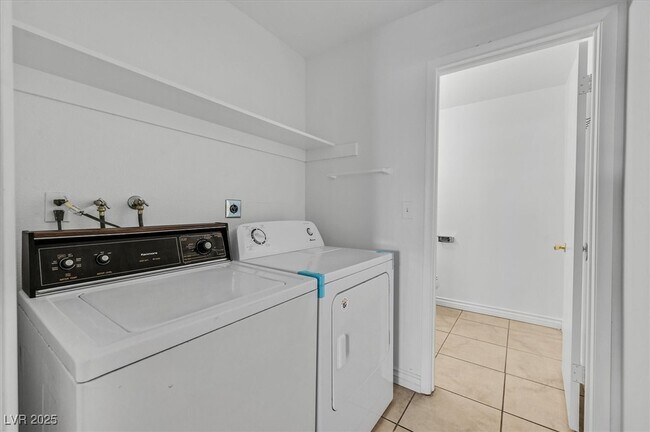 Building Photo - 4474 Buena Vista Dr