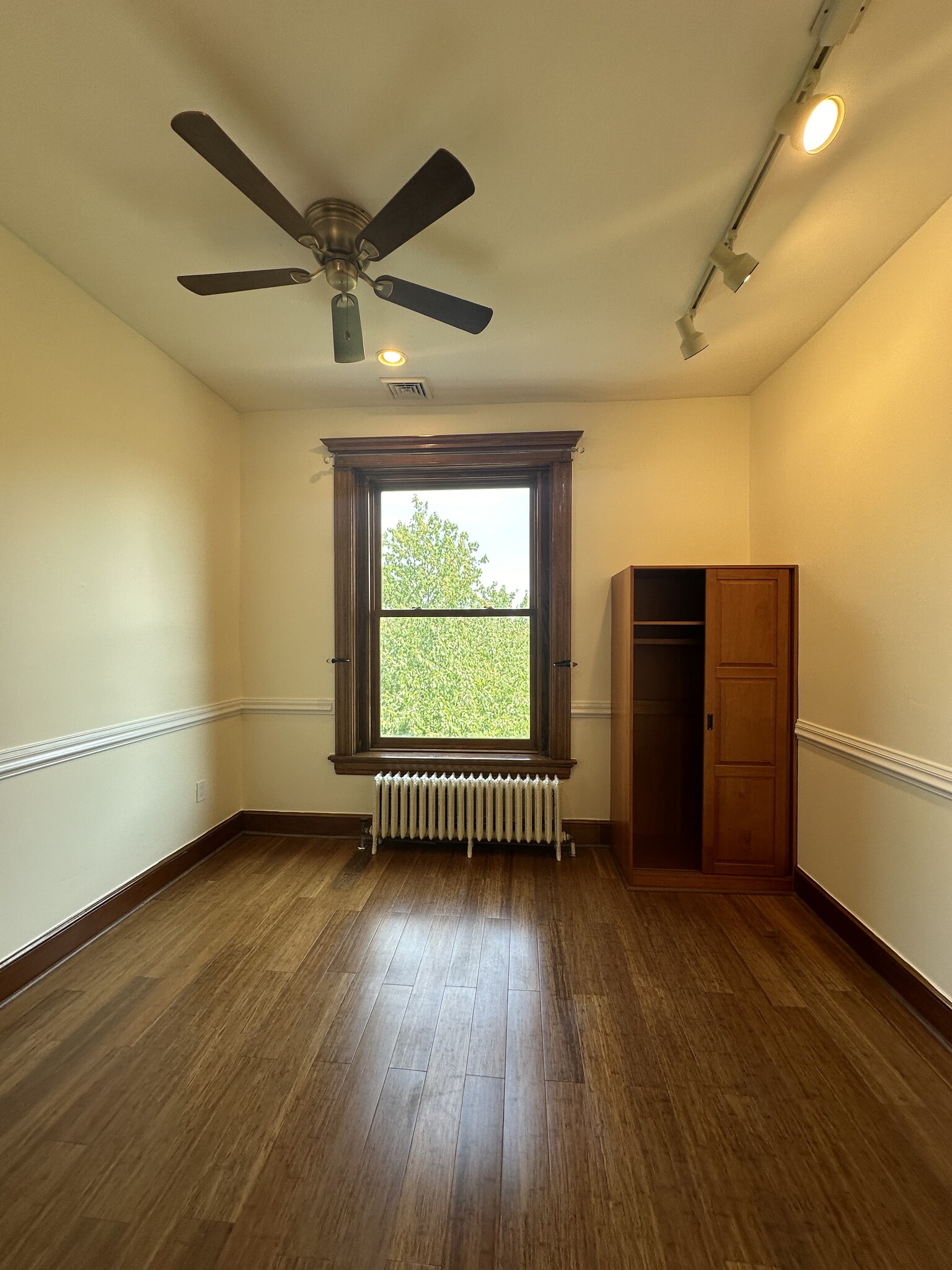 Bedroom 3: Large window, natural light, built in closet - 2329 W Grace St