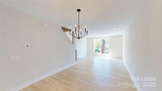 Building Photo - 409 Devender Ln