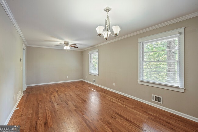 Building Photo - 3823 Kingswood Dr