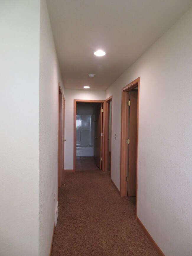 Building Photo - Raco 141/145 Nordic