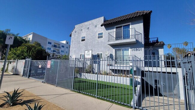 Building Photo - 14801 Delano St