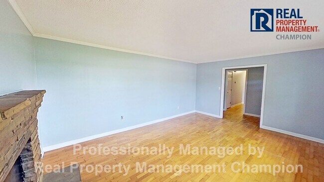 Building Photo - All Brick Ranch in the Heart of Hampstead