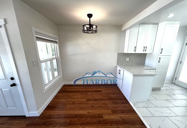 Building Photo - Spacious 3-Bedroom 1.5 Bath with a Large B...