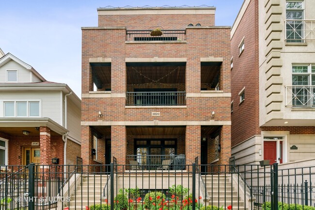Building Photo - 3820 N Greenview Ave