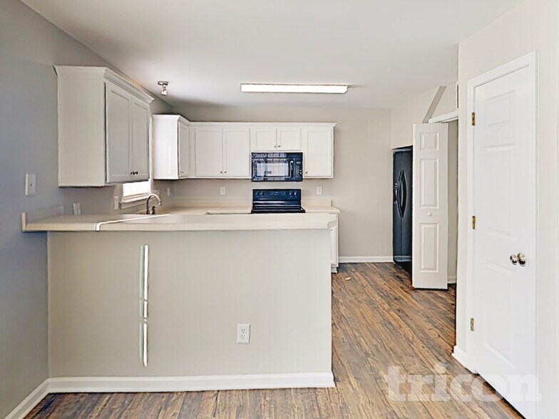 Building Photo - 2809 Erinridge Rd