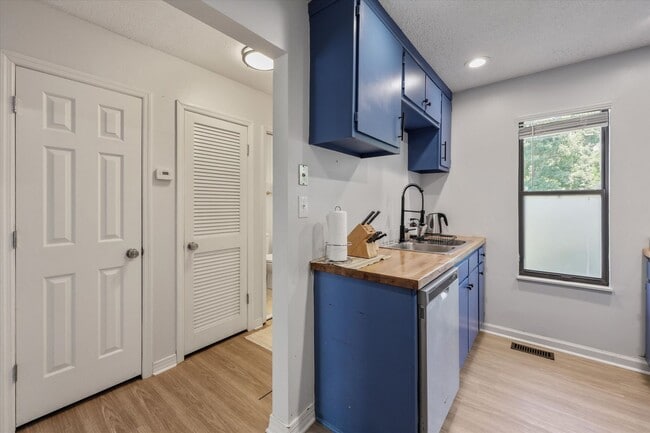 Building Photo - 621 Idlewood Ln