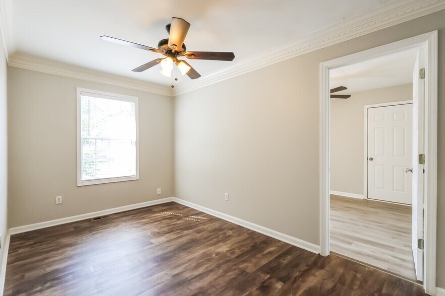 Building Photo - 10500 Sandbourne Way