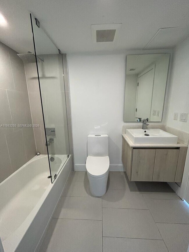 Building Photo - 13800 Highland Dr