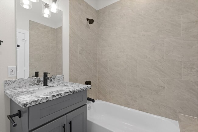 Building Photo - 5544 Shreveport Blvd