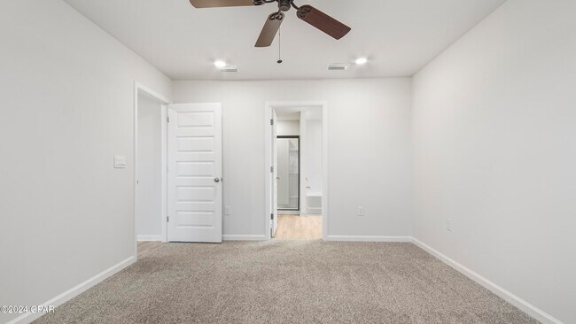 Building Photo - 5037 Rivergrass Dr