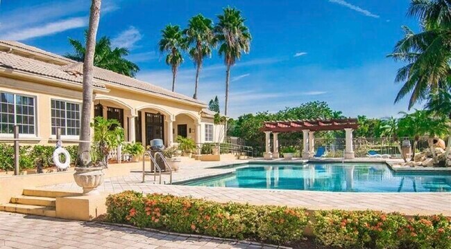 Building Photo - 1100 Crestwood Ct S