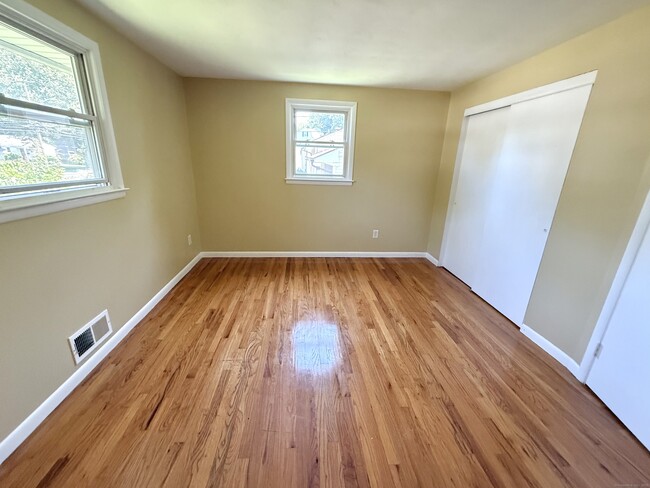 Building Photo - 47 Beechwood Rd