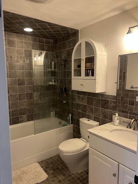 Upstairs Bedroom - 15 Olney St