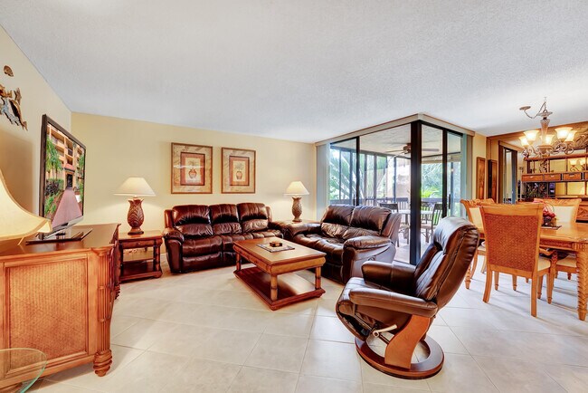 Building Photo - 450 Egret Cir
