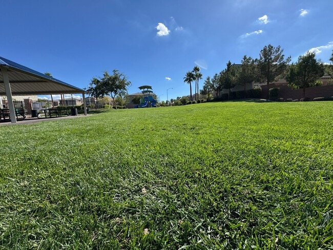 Building Photo - Newer Home with Gated Community Single Fam...