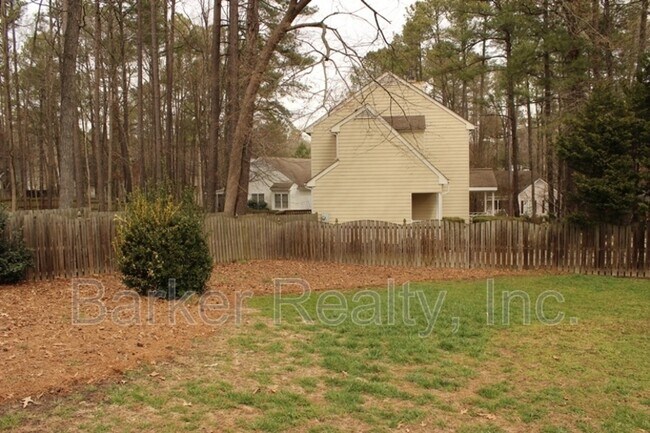 Building Photo - 905 Oakwater Dr