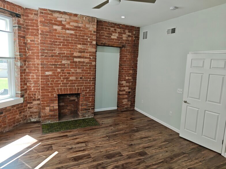 Building Photo - 836 York St