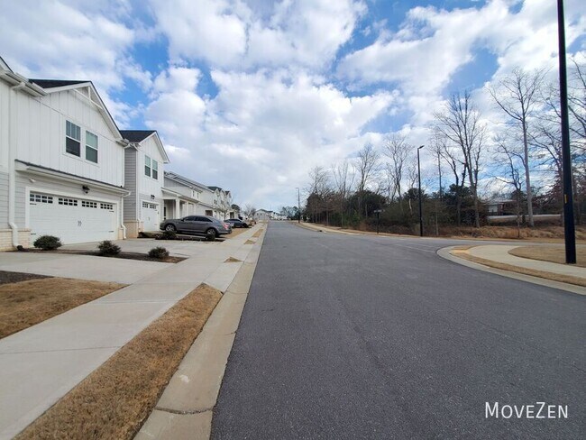 Building Photo - 132 Bromes Wy