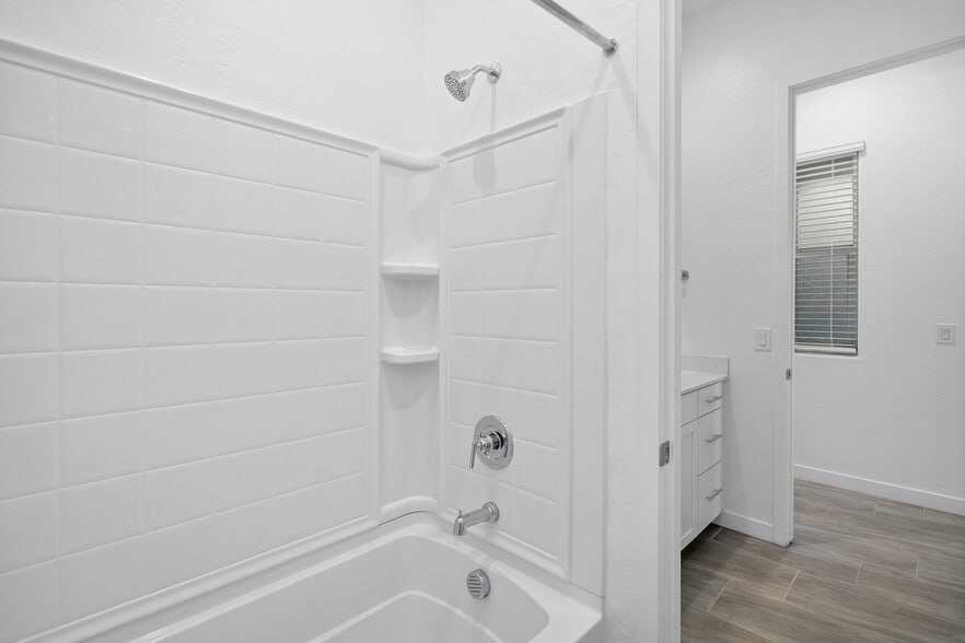 Building Photo - 9738 E Tiburon Ave