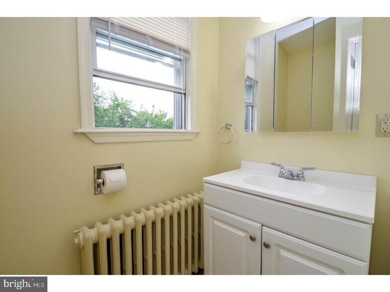 Building Photo - 1726 8th St