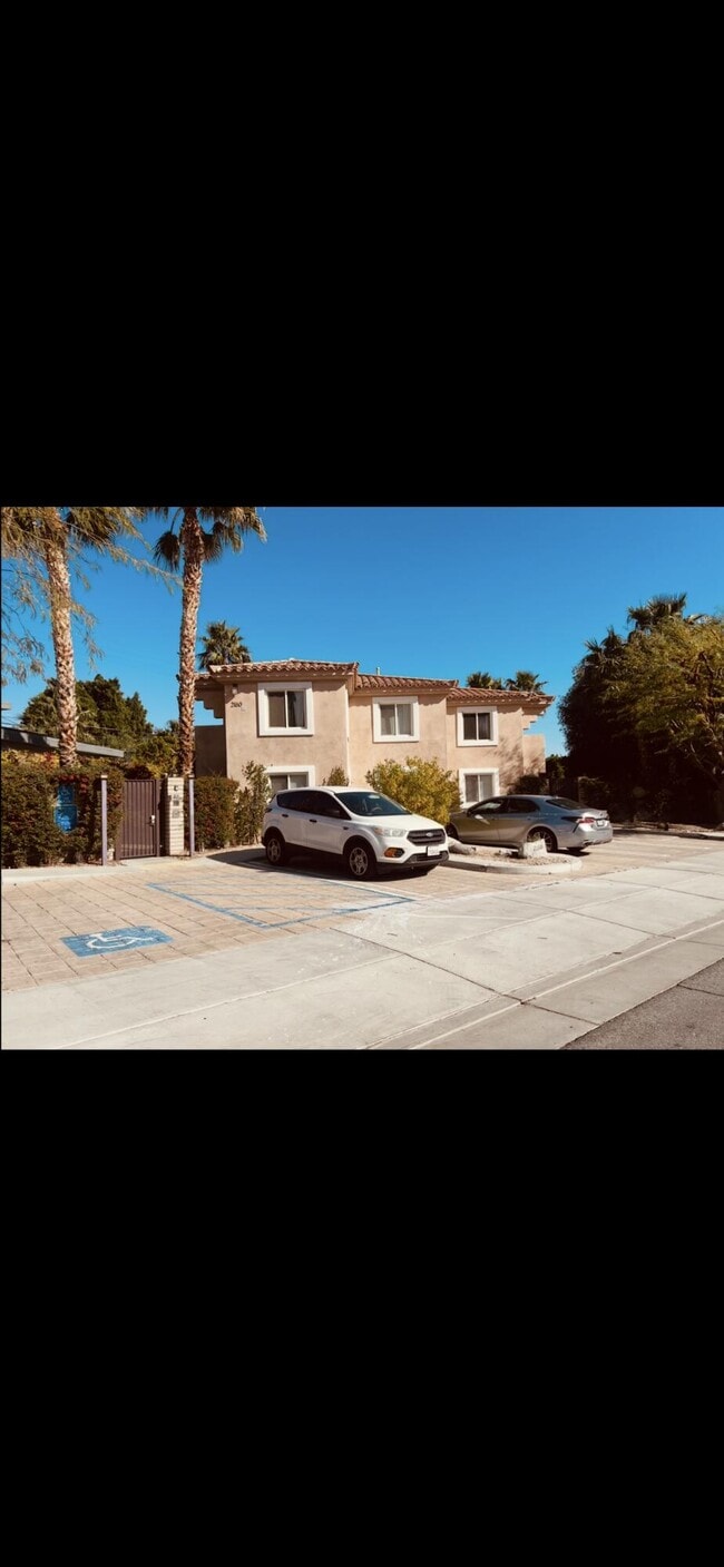 Primary Photo - 2160 N Junipero Ave