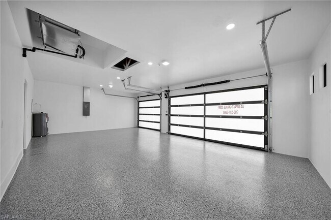 Building Photo - 4016 Chiquita Blvd S